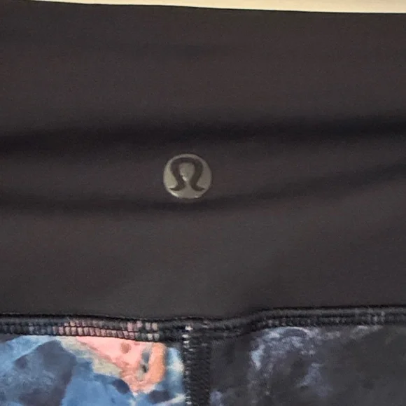 Lululemon Athletica Abstract Blue and Pink Leggings - Picture 4 of 9